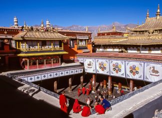 Khám phá chùa Đại Chiêu (Jokhang) trong tour du lịch Tây Tạng