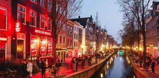 Đi du lịch Hà Lan, ngắm kênh đào Amsterdam lãng mạn & đầy mê hoặc